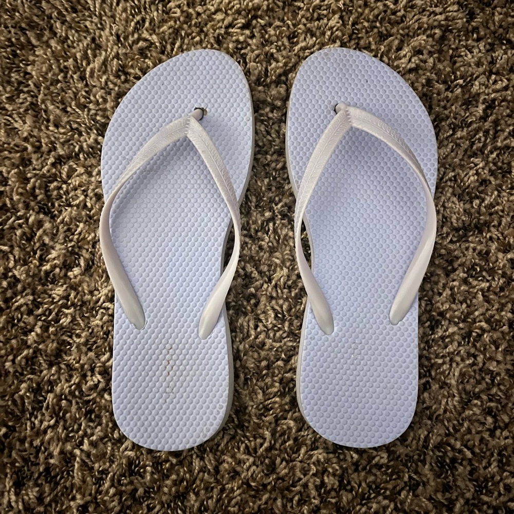 FLIP FLOPS